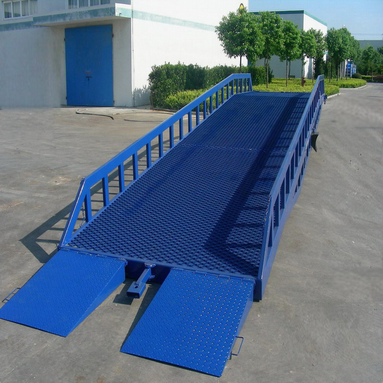 移動(dòng)式液壓登車(chē)橋